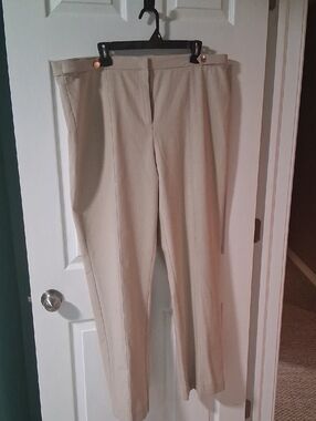 Lauea Signature Tailored Straight-Leg Trousers in Beige